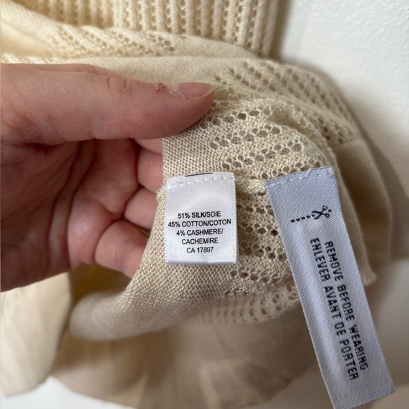 🎉4/30$🎉 Banana Republic Silk-Blend Beige Knit Top - Size Medium - Picture 4 of 6